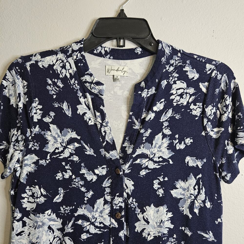 Wonderly Women's S Tiered Tunic Top Blue Floral ButtonDown Short Sleeve V-neck - Picture 3 of 8